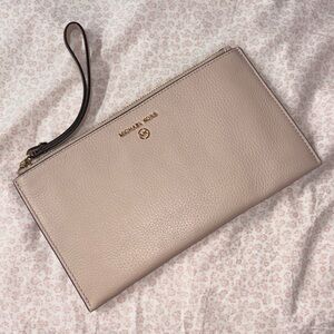 MK Wristlet Clutch SOLD❌